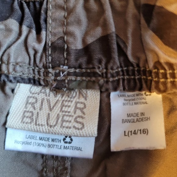 Boy's short - Picture 2 of 3